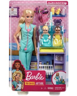 Σετ παιχνιδιού Mattel Barbie- Παιδίατρος Barbie με ξανθά μαλλιά και δύο κούκλες