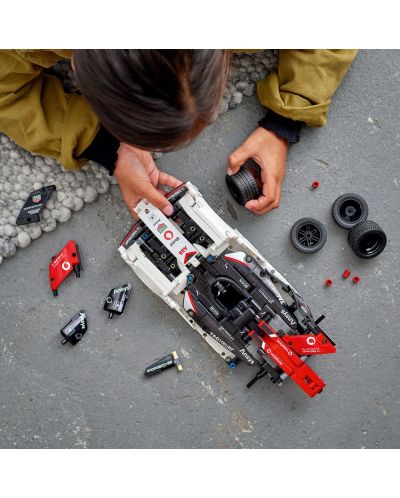 Κατασκευαστής Lego Technic - Formula E Porsche 99X Electric (42137) - 4