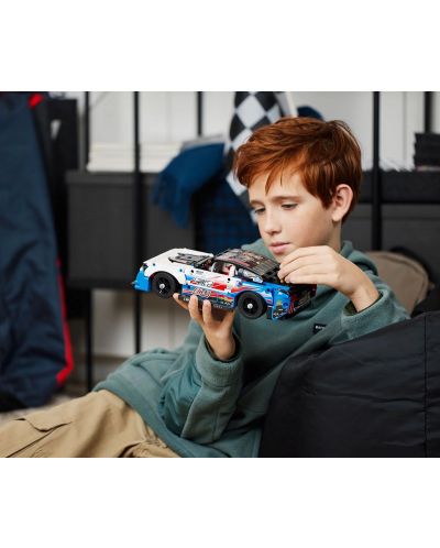 Κατασκευαστής  LEGO Technic - NASCAR Chevrolet Camaro ZL1 (42153) - 9