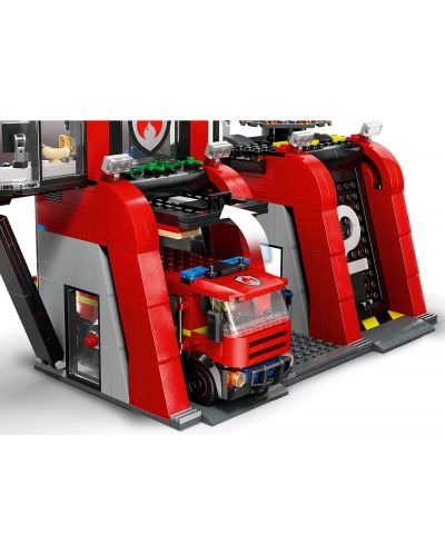 Κατασκευαστής LEGO City - Πυροσβεστικός σταθμός με πυροσβεστικό όχημα (60414) - 6
