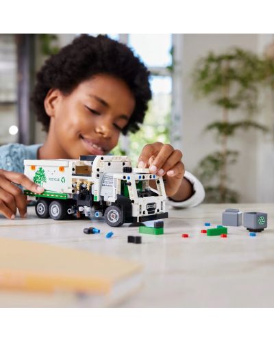Κατασκευαστής LEGO Technic -Ηλεκτρικό απορριμματοφόρο Mack LR  (42167) - 7