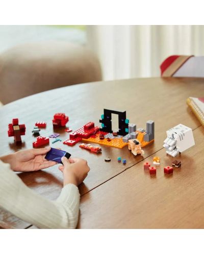 Κατασκευαστής  LEGO Minecraft - Ενέδρα από την πύλη προς την Κόλαση (21255) - 3