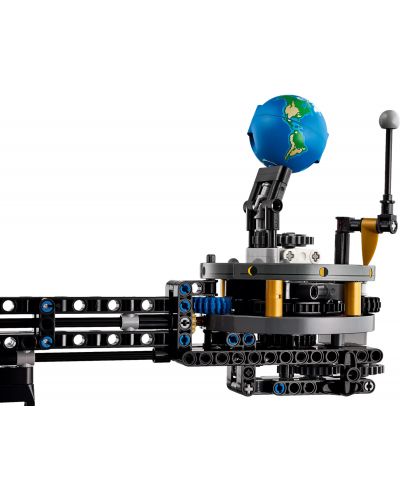 Κατασκευαστής LEGO Technic - Πλανήτης Γη και Σελήνη σε τροχιά (42179) - 5