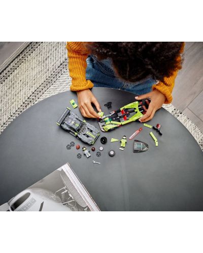 Κατασκευαστής Lego Speed Champions - Aston Martin Valkyrie AMR Pro и Vantage GT3 (76910) - 8