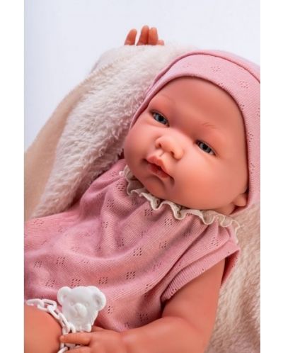 Κούκλα μωρό Asi Dolls -Η Μαρία, με ροζ κορμάκι και μπεζ κουβέρτα, 43 cm - 3