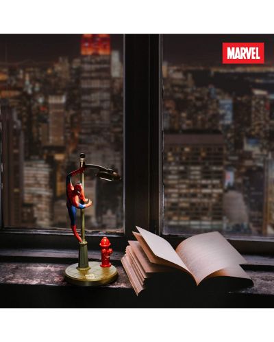 Λάμπα Paladone Marvel: Spider-Man - Spidey on Lamp, 33 cm - 5
