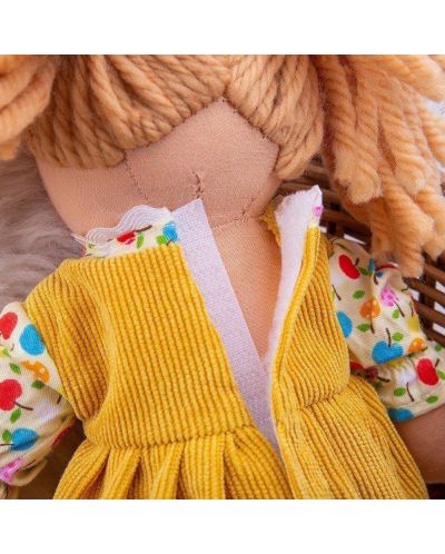 Μαλακή κούκλα Bigjigs - Νταίζη με κίτρινο φόρεμα, 28 εκ - 4