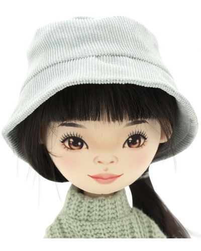 Απαλή κούκλα Orange Toys Sweet Sisters - Η Lilu με πράσινο πουλόβερ, 32 cm - 3