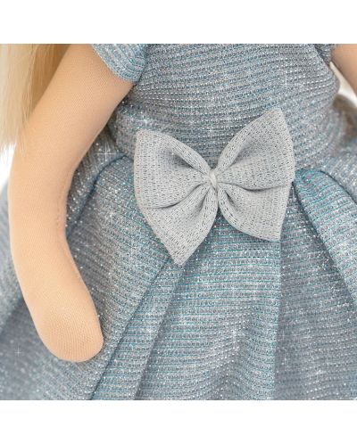 Απαλή κούκλα Orange Toys Sweet Sisters - Η Mia με γαλάζιο φόρεμα, 32 εκ - 5