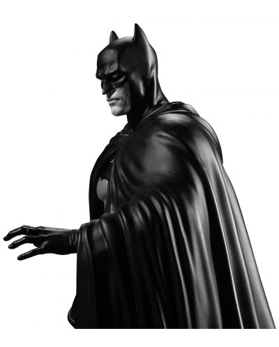 Αγαλματίδιο McFarlane DC Comics: Batman - Batman (Black & White) (DC Direct) (By Lee Weeks), 19 cm - 2