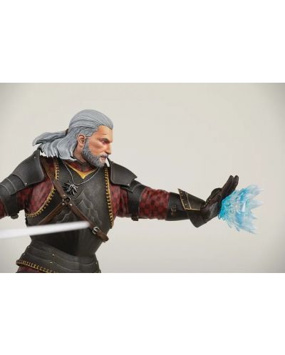Αγαλματίδιο Dark Horse Games: The Witcher - Geralt (Toussaint Tourney Armor), 24 cm - 5