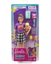 Σετ παιχνιδιών Barbie Skipper - Babysitter Barbie με μωβ μπλούζα με καρδιά