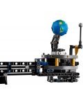 Κατασκευαστής LEGO Technic - Πλανήτης Γη και Σελήνη σε τροχιά (42179) - 5t