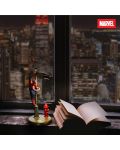 Λάμπα Paladone Marvel: Spider-Man - Spidey on Lamp, 33 cm - 5t