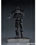 Αγαλματάκι Iron Studios Television: The Mandalorian - Dark Trooper, 24 cm - 8t